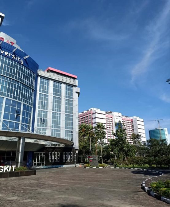 jalan akses Telkom University kampus swasta universitasperguruan tinggi terbaik di bandung indonesia, akreditasi A unggul